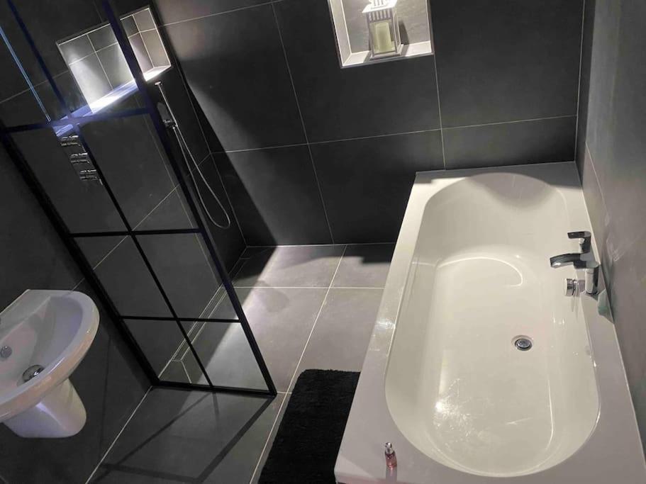 Stylish Apartment Near The Centre Of 해러게이트 외부 사진