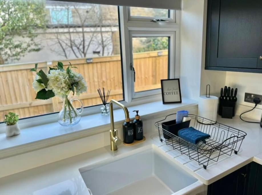 Stylish Apartment Near The Centre Of 해러게이트 외부 사진